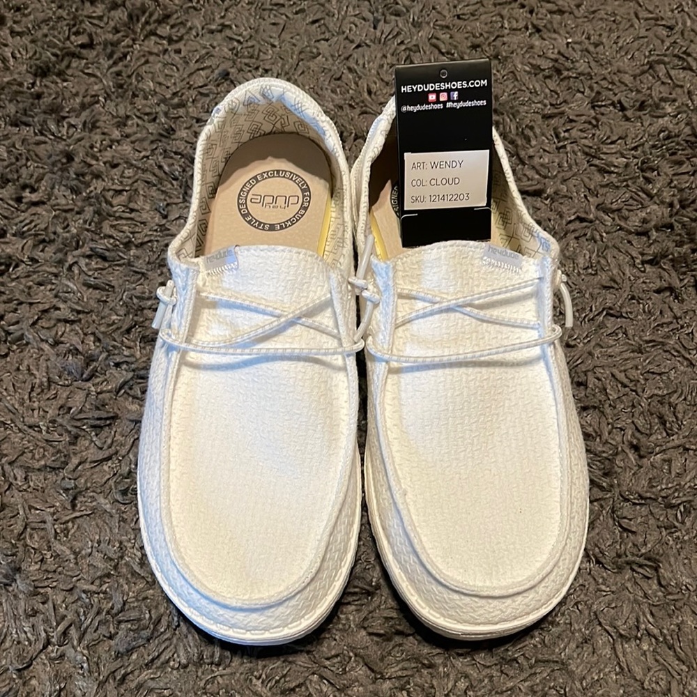 Hey Dudes Wendy Shoes size 8 New!
